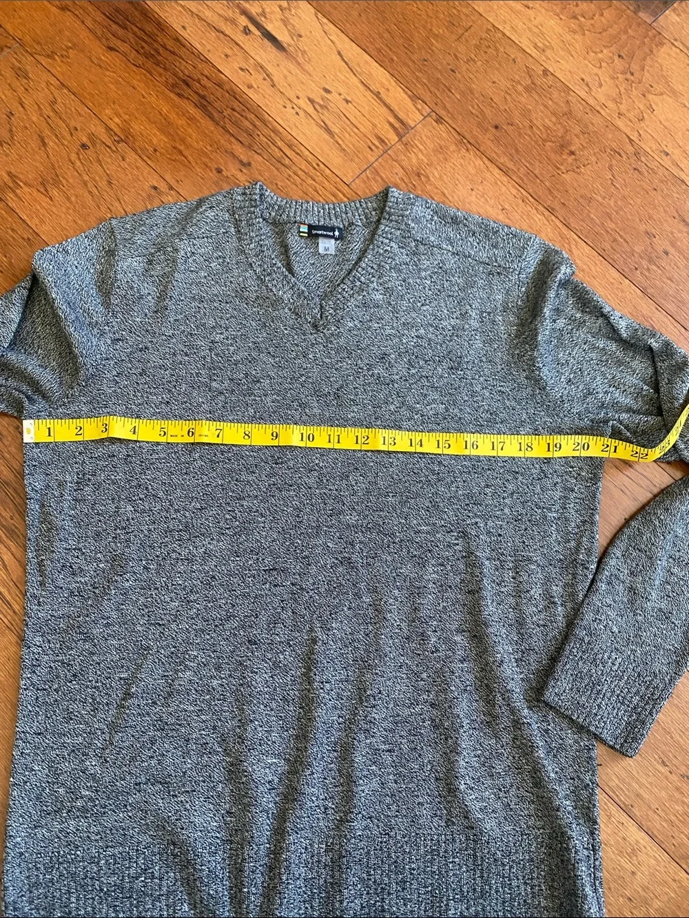 Men’s Smart Wool v-neck sweater- medium